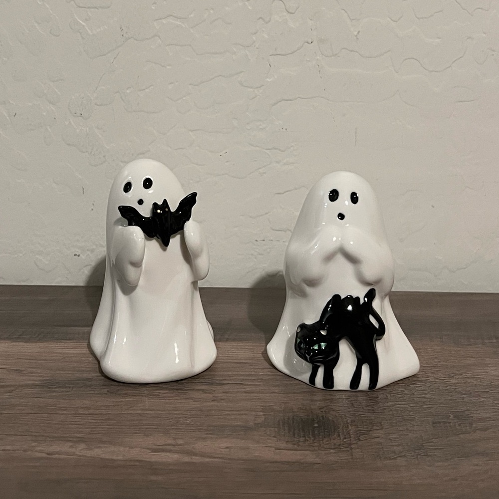Ceramic Ghost Holding Bat & Cat Figurine Set Hyde & EEK! 4.5”